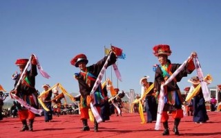 非物质文化遗产云南锅庄（云南锅庄怎么跳才地道？非遗传承人示范教学）