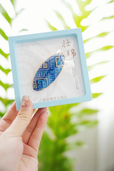 壮锦非物质文化遗产证书(壮锦非遗证书有什么用)-第1张图片-八三百科 壮锦非物质文化遗产证书(壮锦非遗证书有什么用)-第1张图片-八三百科