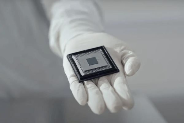 量子计算技术展示图片（量子芯片原型实物图长什么样的？）-第2张图片-八三百科