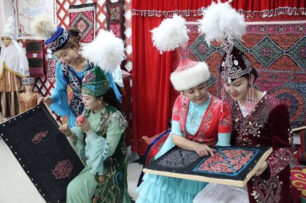 哈萨克非物质文化遗产(哈萨克非遗有哪些必看项目)-第1张图片-八三百科 哈萨克非物质文化遗产(哈萨克非遗有哪些必看项目)-第1张图片-八三百科