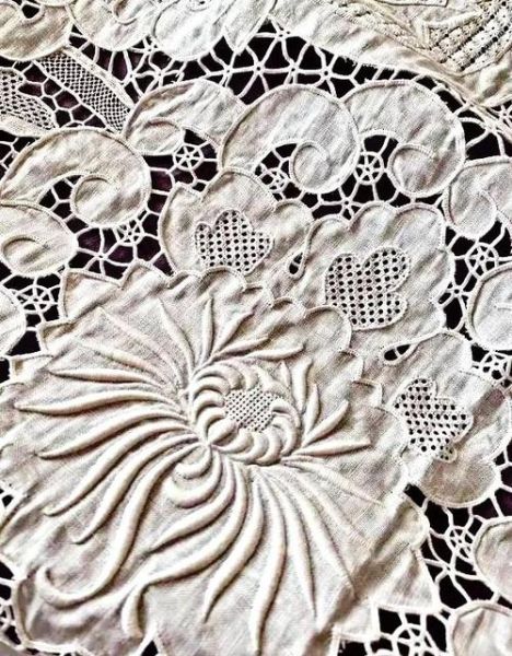 非物质文化遗产抽纱手帕（抽纱手帕是什么？一篇看懂非遗抽纱）-第2张图片-八三百科