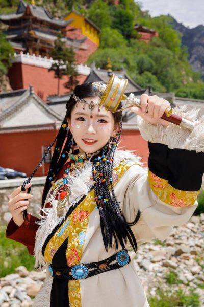 非物质文化遗产藏服（藏服非遗传承人一天都在干什么）-第2张图片-八三百科