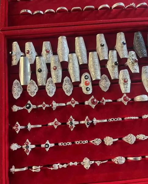 彝族银器非物质文化遗产（彝族银器制作工艺流程新手图解）-第2张图片-八三百科