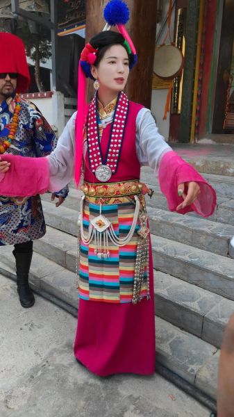 非物质文化遗产哈达(哈达怎么献才是正宗的礼仪)-第3张图片-八三百科 非物质文化遗产哈达(哈达怎么献才是正宗的礼仪)-第3张图片-八三百科