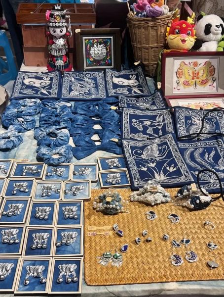 非物质文化遗产蜡(蜡染技艺如何入门:零基础到成品指南)-第2张图片-八三百科 非物质文化遗产蜡(蜡染技艺如何入门:零基础到成品指南)-第2张图片-八三百科