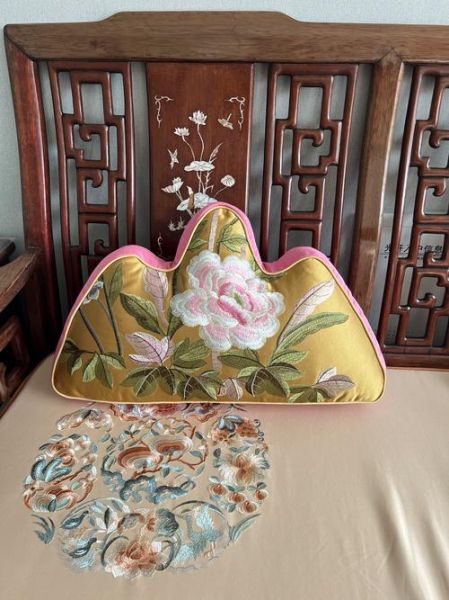 非物质文化遗产抱枕名字(非遗抱枕叫什么名字最火)-第2张图片-八三百科 非物质文化遗产抱枕名字(非遗抱枕叫什么名字最火)-第2张图片-八三百科