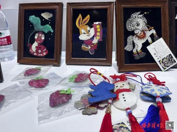 兴凯湖 非物质文化遗产(兴凯湖非遗鱼皮画制作过程)-第2张图片-八三百科 兴凯湖 非物质文化遗产(兴凯湖非遗鱼皮画制作过程)-第2张图片-八三百科