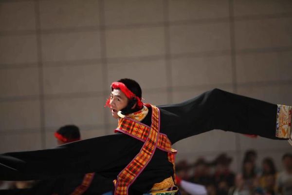 锅庄 非物质文化遗产（锅庄舞是国家级非物质文化遗产吗）-第3张图片-八三百科