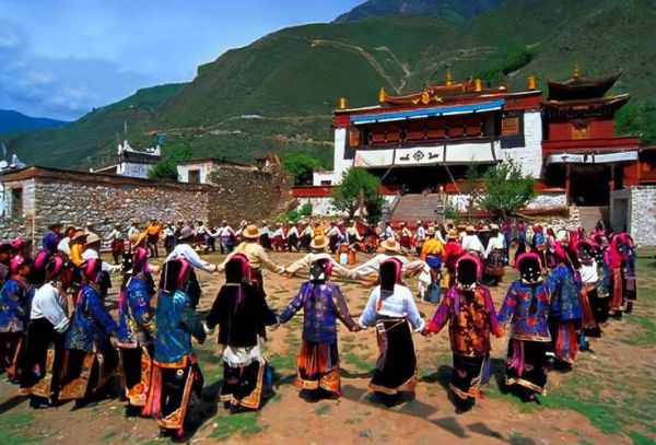 锅庄 非物质文化遗产（锅庄舞是国家级非物质文化遗产吗）-第1张图片-八三百科