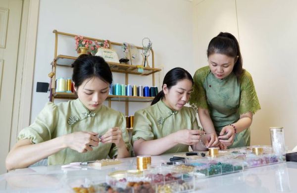 非物质文化遗产丝带(如何从零缝制一条非遗丝带)-第2张图片-八三百科 非物质文化遗产丝带(如何从零缝制一条非遗丝带)-第2张图片-八三百科